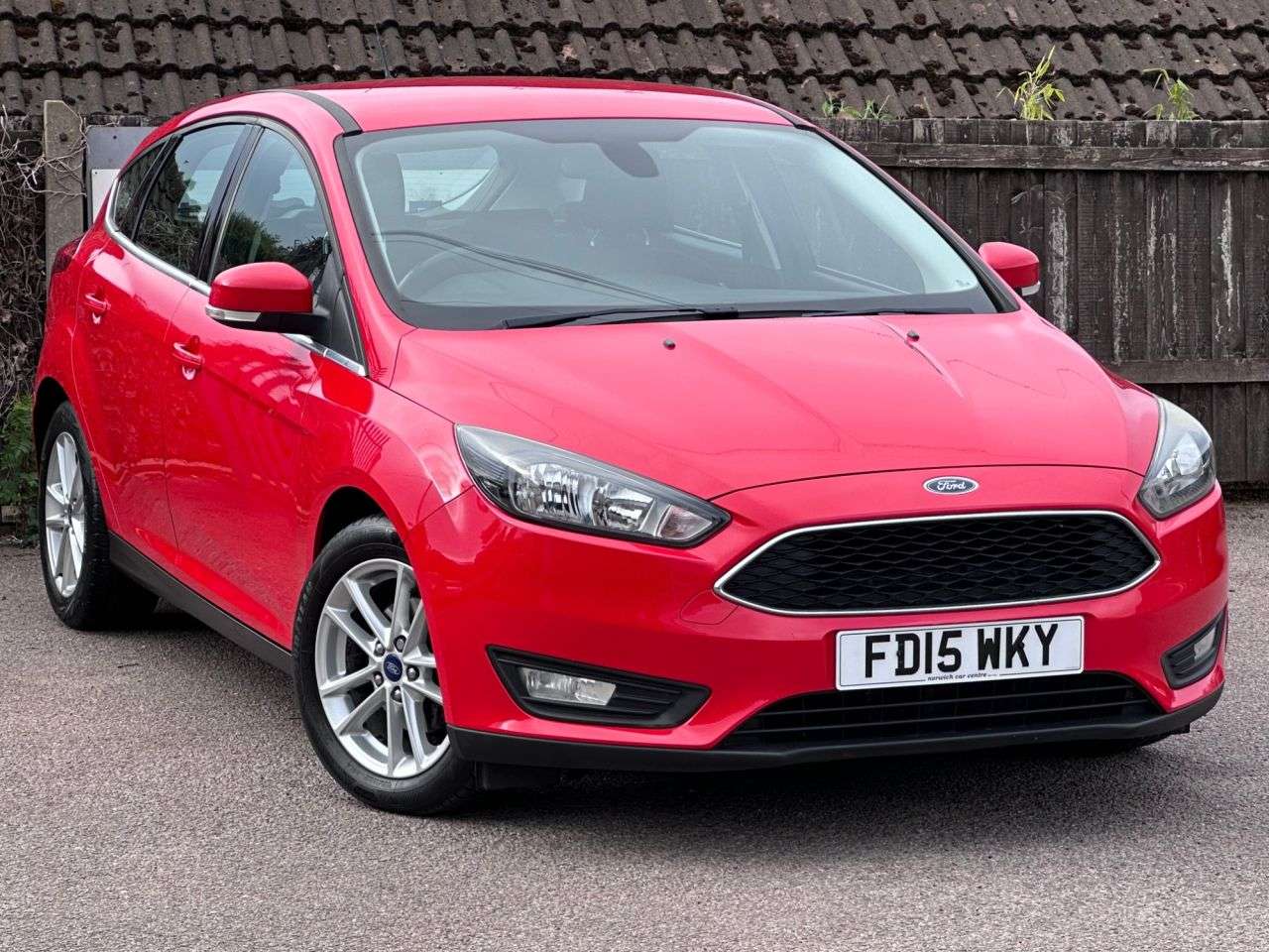 A 2015 FORD FOCUS 1.0T EcoBoost Zetec Hatchback 5dr Petrol Manual Euro 6 (s/s) (100 ps) A 2015 FORD FOCUS 1.0T EcoBoost Zetec Hatchback 5dr Petrol Manual Euro 6 (s/s) (100 ps)