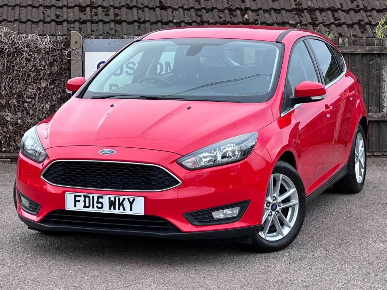 A 2015 FORD FOCUS 1.0T EcoBoost Zetec Hatchback 5dr Petrol Manual Euro 6 (s/s) (100 ps) A 2015 FORD FOCUS 1.0T EcoBoost Zetec Hatchback 5dr Petrol Manual Euro 6 (s/s) (100 ps)