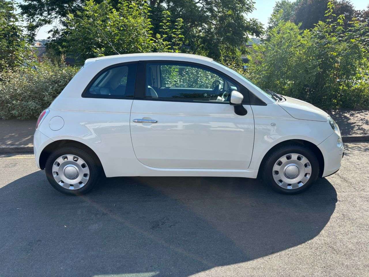 A 2010 FIAT 500 1.2 Pop Hatchback 3dr Petrol Auto Euro 4 (69 bhp) VERY RARE LOW MILES FRONT A 2010 FIAT 500 1.2 Pop Hatchback 3dr Petrol Auto Euro 4 (69 bhp) VERY RARE LOW MILES FRONT