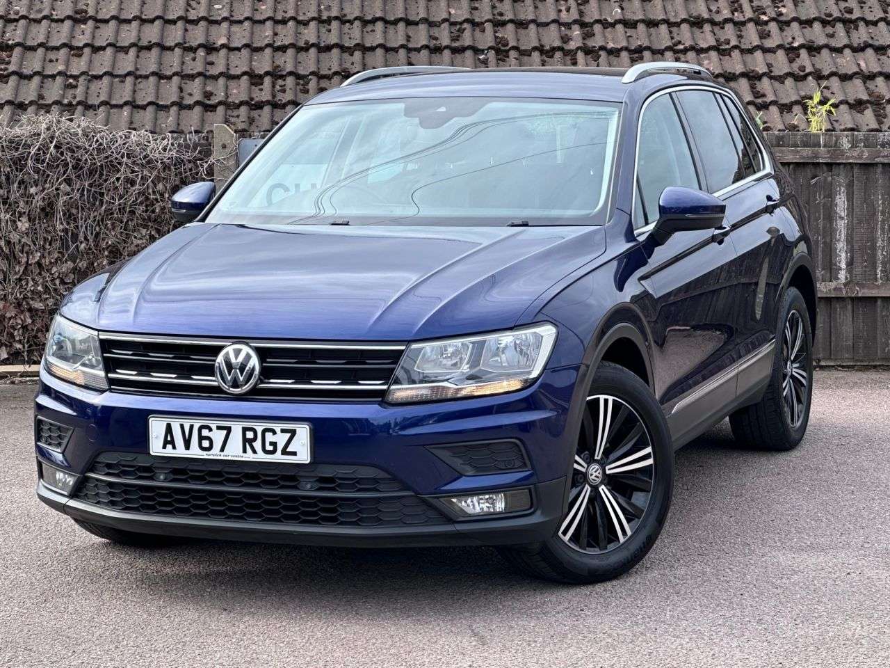 A 2017 VOLKSWAGEN TIGUAN 2.0 TDI SE Navigation SUV 5dr Diesel Manual Euro 6 (s/s) (150 ps) A 2017 VOLKSWAGEN TIGUAN 2.0 TDI SE Navigation SUV 5dr Diesel Manual Euro 6 (s/s) (150 ps)