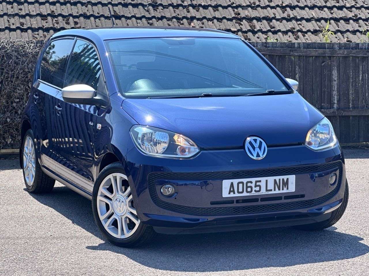 A 2015 VOLKSWAGEN UP! 1.0 Club up! Hatchback 5dr Petrol Manual Euro 6 (75 ps) A 2015 VOLKSWAGEN UP! 1.0 Club up! Hatchback 5dr Petrol Manual Euro 6 (75 ps)