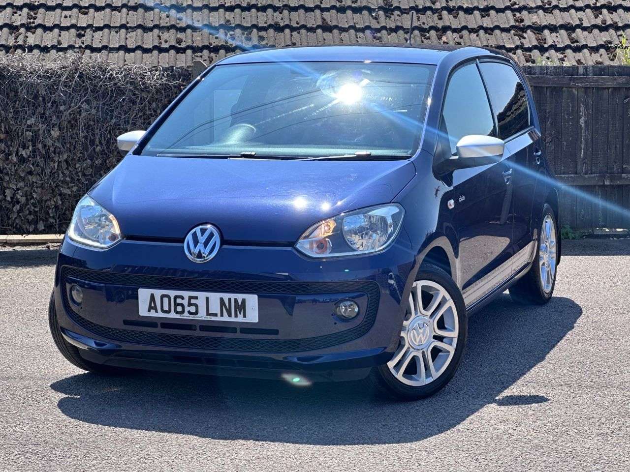 A 2015 VOLKSWAGEN UP! 1.0 Club up! Hatchback 5dr Petrol Manual Euro 6 (75 ps) A 2015 VOLKSWAGEN UP! 1.0 Club up! Hatchback 5dr Petrol Manual Euro 6 (75 ps)