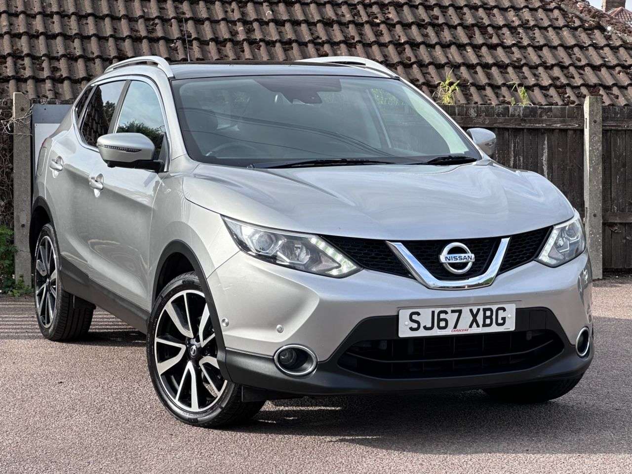 A 2017 NISSAN QASHQAI 1.5 dCi Tekna SUV 5dr Diesel Manual 2WD Euro 6 (s/s) (110 ps) A 2017 NISSAN QASHQAI 1.5 dCi Tekna SUV 5dr Diesel Manual 2WD Euro 6 (s/s) (110 ps)