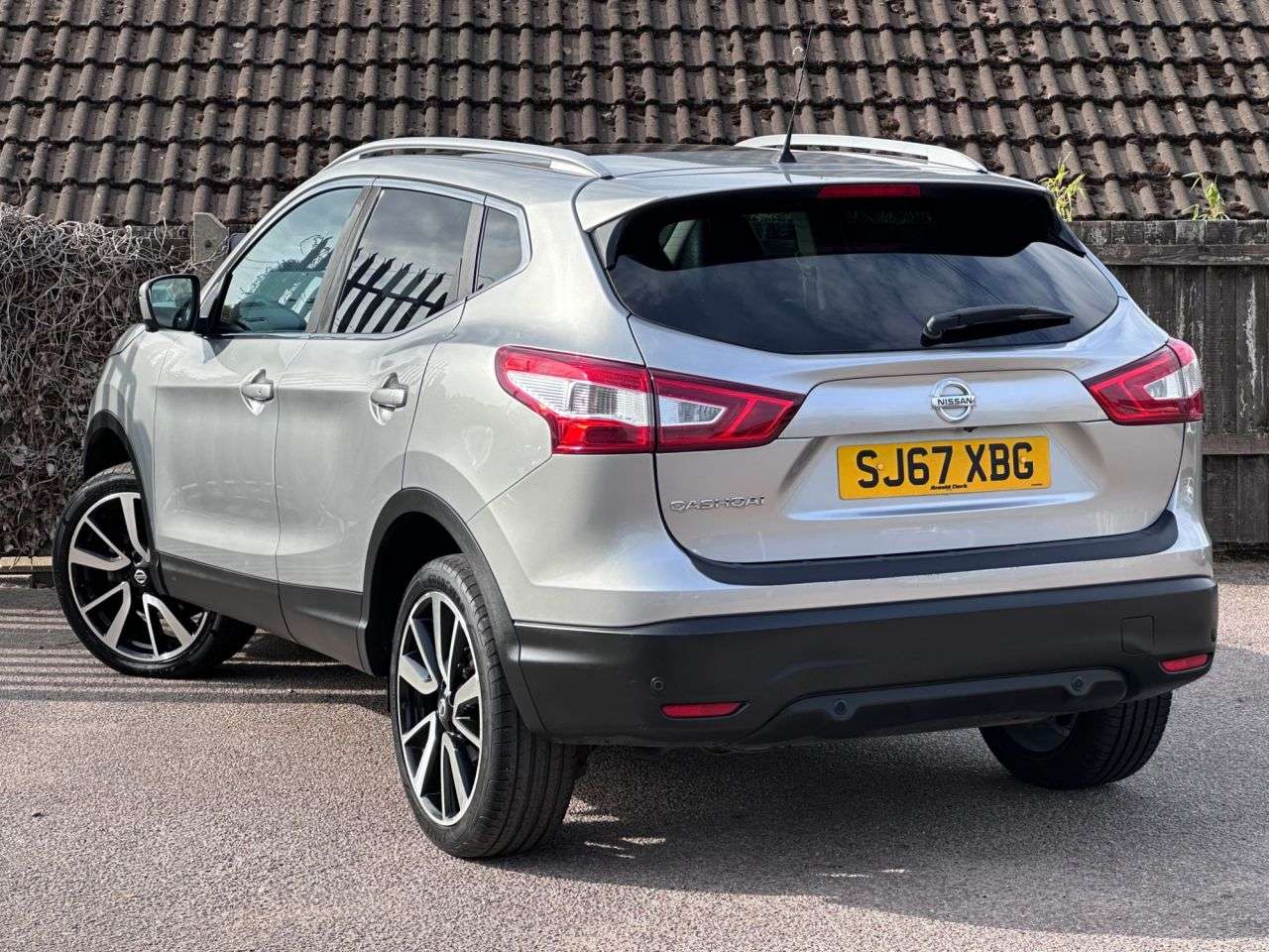 A 2017 NISSAN QASHQAI 1.5 dCi Tekna SUV 5dr Diesel Manual 2WD Euro 6 (s/s) (110 ps) A 2017 NISSAN QASHQAI 1.5 dCi Tekna SUV 5dr Diesel Manual 2WD Euro 6 (s/s) (110 ps)