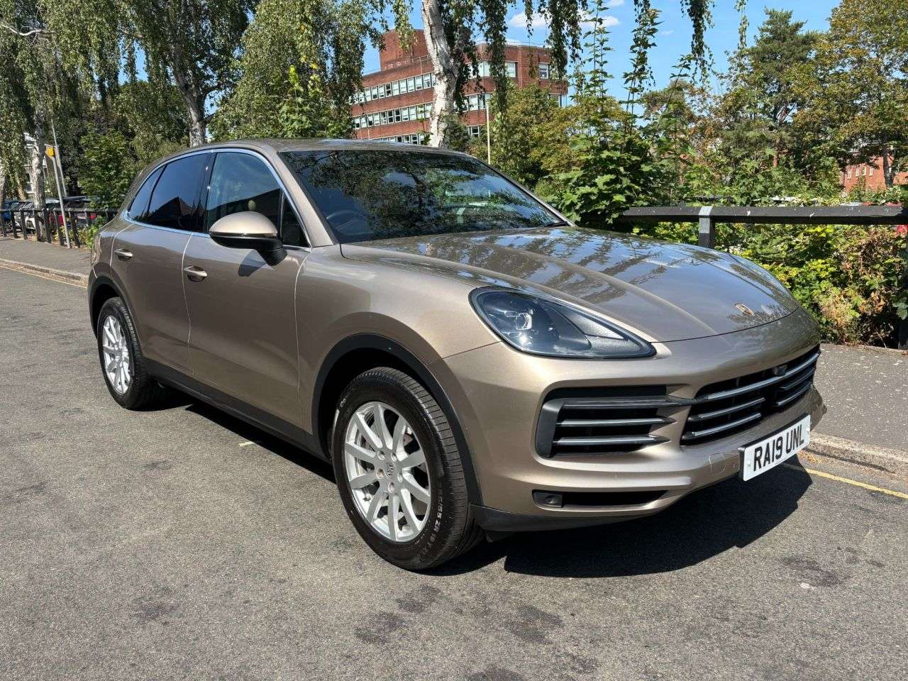 A 2019 PORSCHE CAYENNE 2.9T V6 GPF S SUV 5dr Petrol TiptronicS 4WD Euro 6 (s/s) (440 ps) FULL PORS A 2019 PORSCHE CAYENNE 2.9T V6 GPF S SUV 5dr Petrol TiptronicS 4WD Euro 6 (s/s) (440 ps) FULL PORS