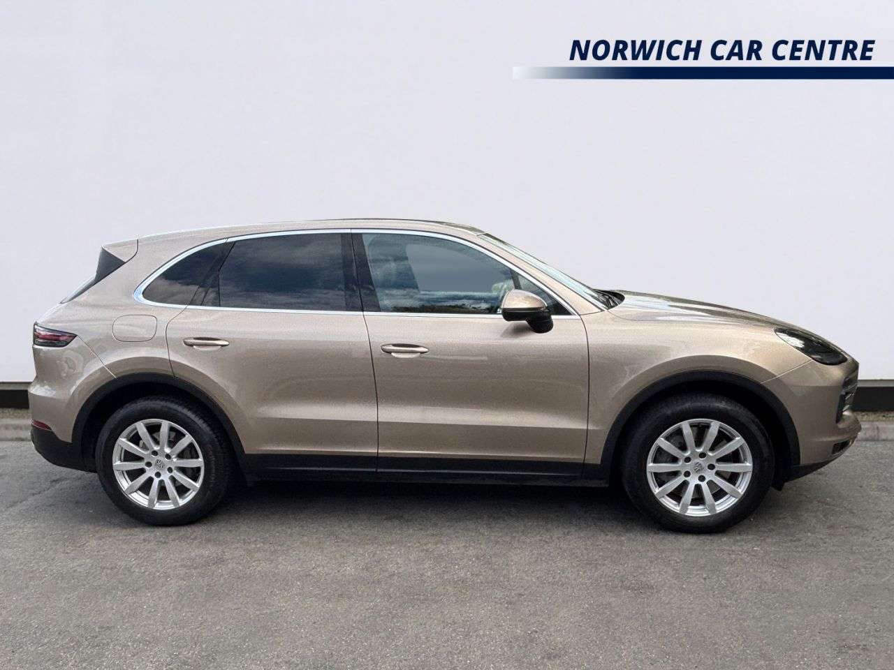 A 2019 PORSCHE CAYENNE 2.9T V6 GPF S SUV 5dr Petrol TiptronicS 4WD Euro 6 (s/s) (440 ps) FULL PORS A 2019 PORSCHE CAYENNE 2.9T V6 GPF S SUV 5dr Petrol TiptronicS 4WD Euro 6 (s/s) (440 ps) FULL PORS