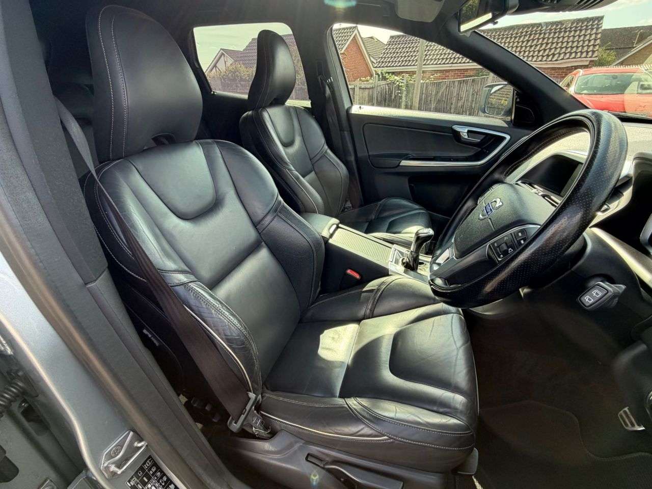 A 2014 VOLVO XC60 2.0 D4 R-Design Nav SUV 5dr Diesel Manual Euro 6 (s/s) (181 ps) A 2014 VOLVO XC60 2.0 D4 R-Design Nav SUV 5dr Diesel Manual Euro 6 (s/s) (181 ps)
