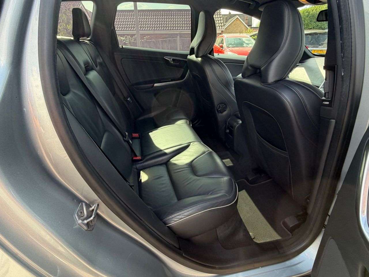 A 2014 VOLVO XC60 2.0 D4 R-Design Nav SUV 5dr Diesel Manual Euro 6 (s/s) (181 ps) A 2014 VOLVO XC60 2.0 D4 R-Design Nav SUV 5dr Diesel Manual Euro 6 (s/s) (181 ps)