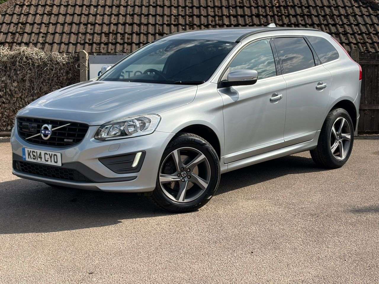 A 2014 VOLVO XC60 2.0 D4 R-Design Nav SUV 5dr Diesel Manual Euro 6 (s/s) (181 ps) A 2014 VOLVO XC60 2.0 D4 R-Design Nav SUV 5dr Diesel Manual Euro 6 (s/s) (181 ps)