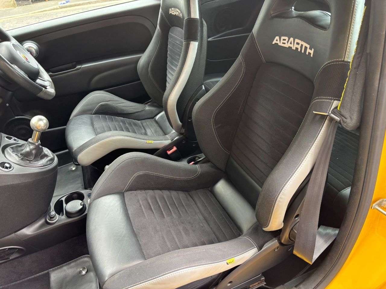 2017 ABARTH 595 2017 ABARTH 595