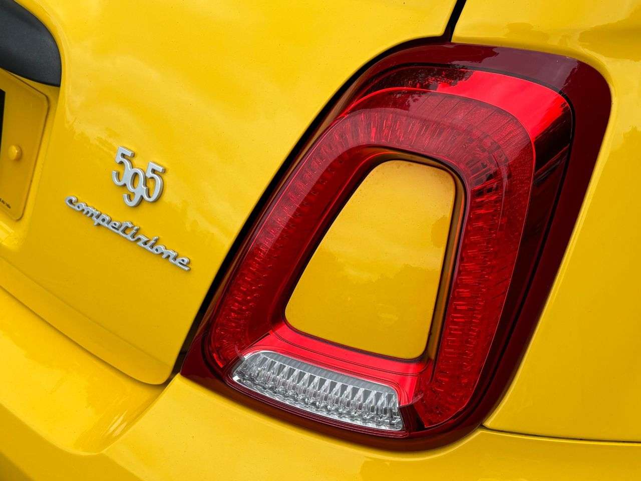 2017 ABARTH 595 2017 ABARTH 595