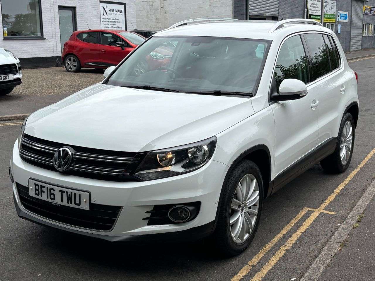A 2016 VOLKSWAGEN TIGUAN 2.0 TDI BlueMotion Tech Match Edition SUV 5dr Diesel Manual 2WD Euro 6 (s/s A 2016 VOLKSWAGEN TIGUAN 2.0 TDI BlueMotion Tech Match Edition SUV 5dr Diesel Manual 2WD Euro 6 (s/s