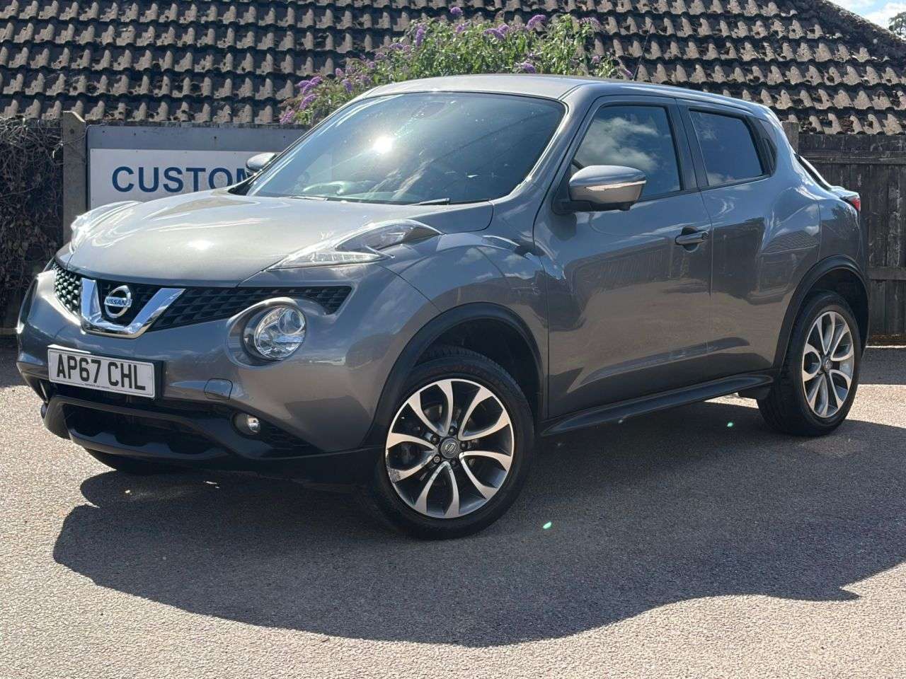 A 2017 NISSAN JUKE 1.5 dCi Tekna SUV 5dr Diesel Manual Euro 6 (s/s) (110 ps) A 2017 NISSAN JUKE 1.5 dCi Tekna SUV 5dr Diesel Manual Euro 6 (s/s) (110 ps)