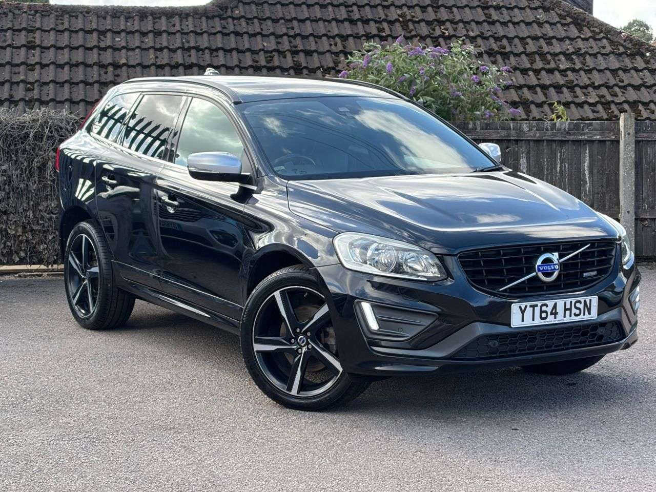 A 2014 VOLVO XC60 2.0 D4 R-Design Nav SUV 5dr Diesel Geartronic Euro 6 (s/s) (181 ps) A 2014 VOLVO XC60 2.0 D4 R-Design Nav SUV 5dr Diesel Geartronic Euro 6 (s/s) (181 ps)