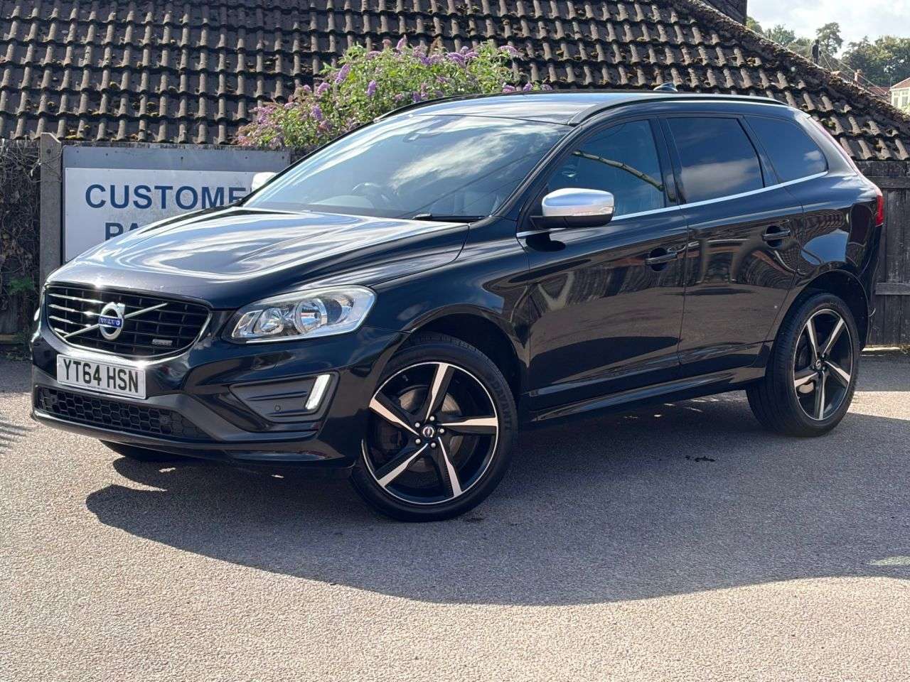 A 2014 VOLVO XC60 2.0 D4 R-Design Nav SUV 5dr Diesel Geartronic Euro 6 (s/s) (181 ps) A 2014 VOLVO XC60 2.0 D4 R-Design Nav SUV 5dr Diesel Geartronic Euro 6 (s/s) (181 ps)