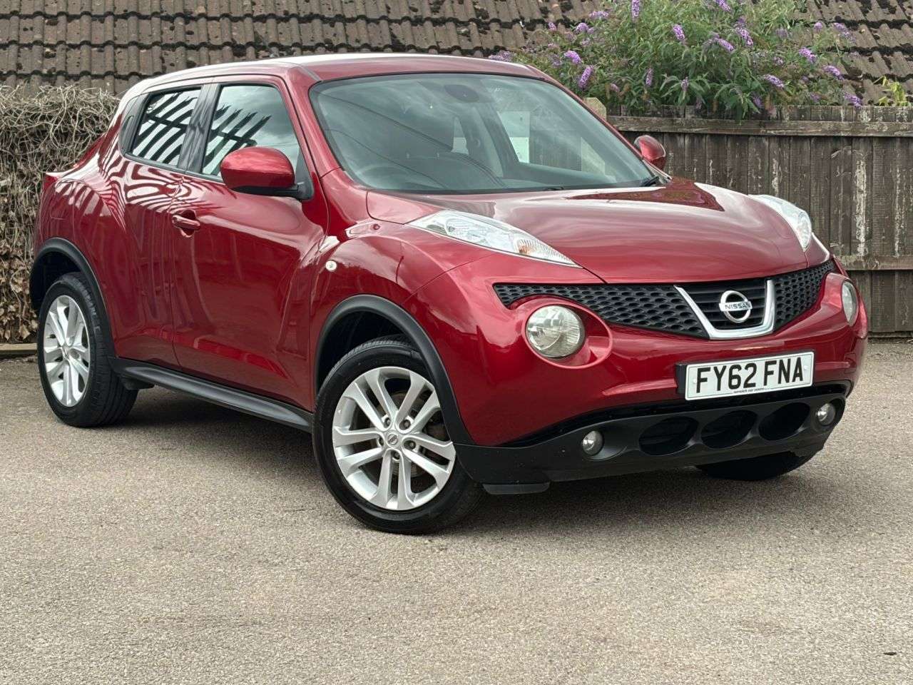 A 2012 NISSAN JUKE 1.6 Tekna SUV 5dr Petrol Manual Euro 5 (s/s) (117 ps) A 2012 NISSAN JUKE 1.6 Tekna SUV 5dr Petrol Manual Euro 5 (s/s) (117 ps)