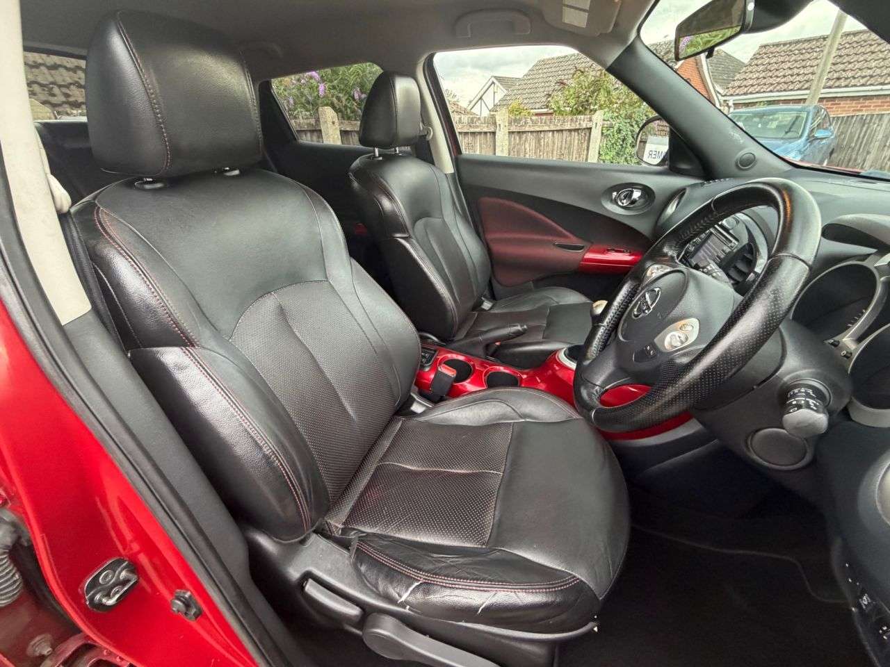 A 2012 NISSAN JUKE 1.6 Tekna SUV 5dr Petrol Manual Euro 5 (s/s) (117 ps) A 2012 NISSAN JUKE 1.6 Tekna SUV 5dr Petrol Manual Euro 5 (s/s) (117 ps)