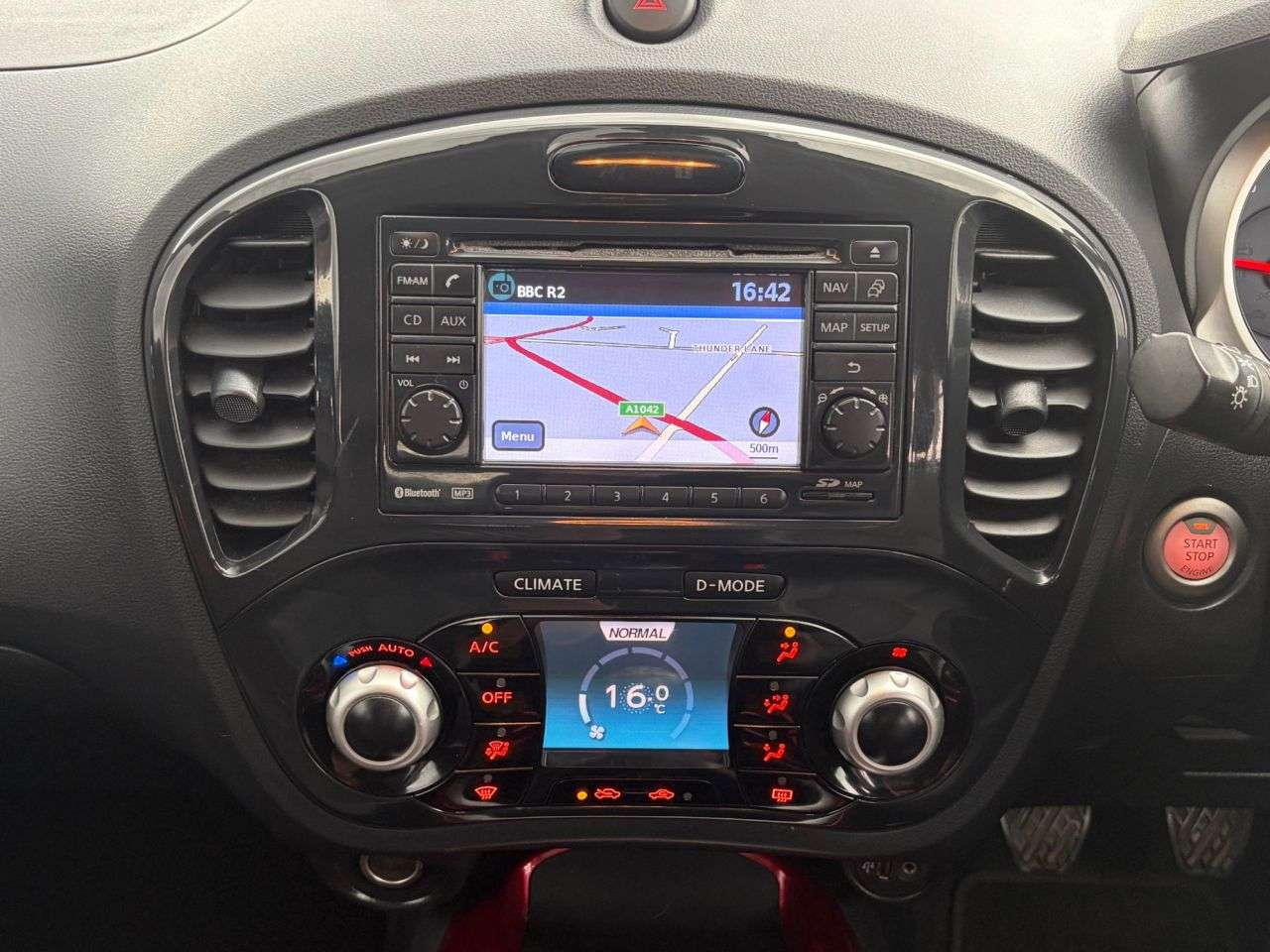 A 2012 NISSAN JUKE 1.6 Tekna SUV 5dr Petrol Manual Euro 5 (s/s) (117 ps) A 2012 NISSAN JUKE 1.6 Tekna SUV 5dr Petrol Manual Euro 5 (s/s) (117 ps)