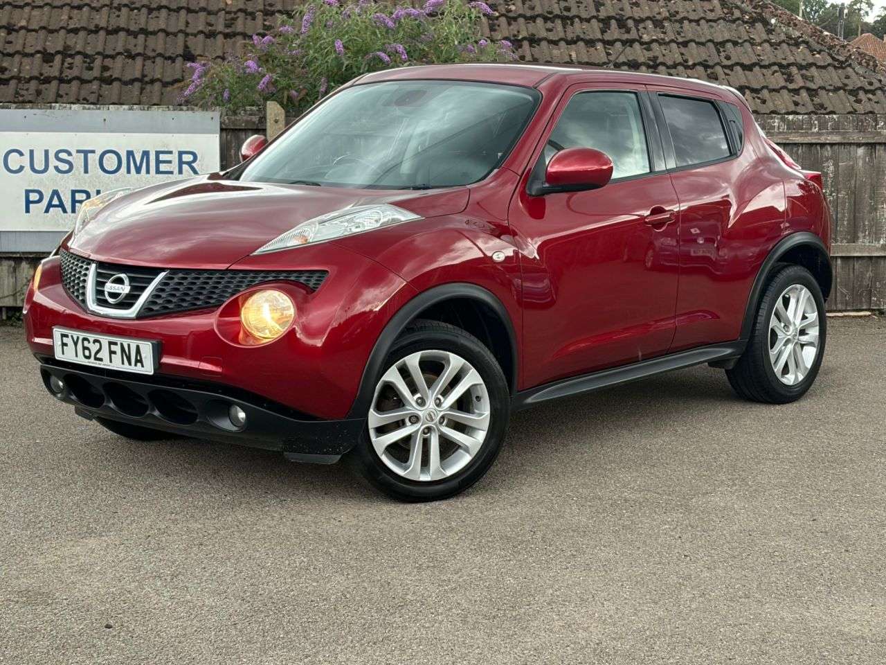 A 2012 NISSAN JUKE 1.6 Tekna SUV 5dr Petrol Manual Euro 5 (s/s) (117 ps) A 2012 NISSAN JUKE 1.6 Tekna SUV 5dr Petrol Manual Euro 5 (s/s) (117 ps)