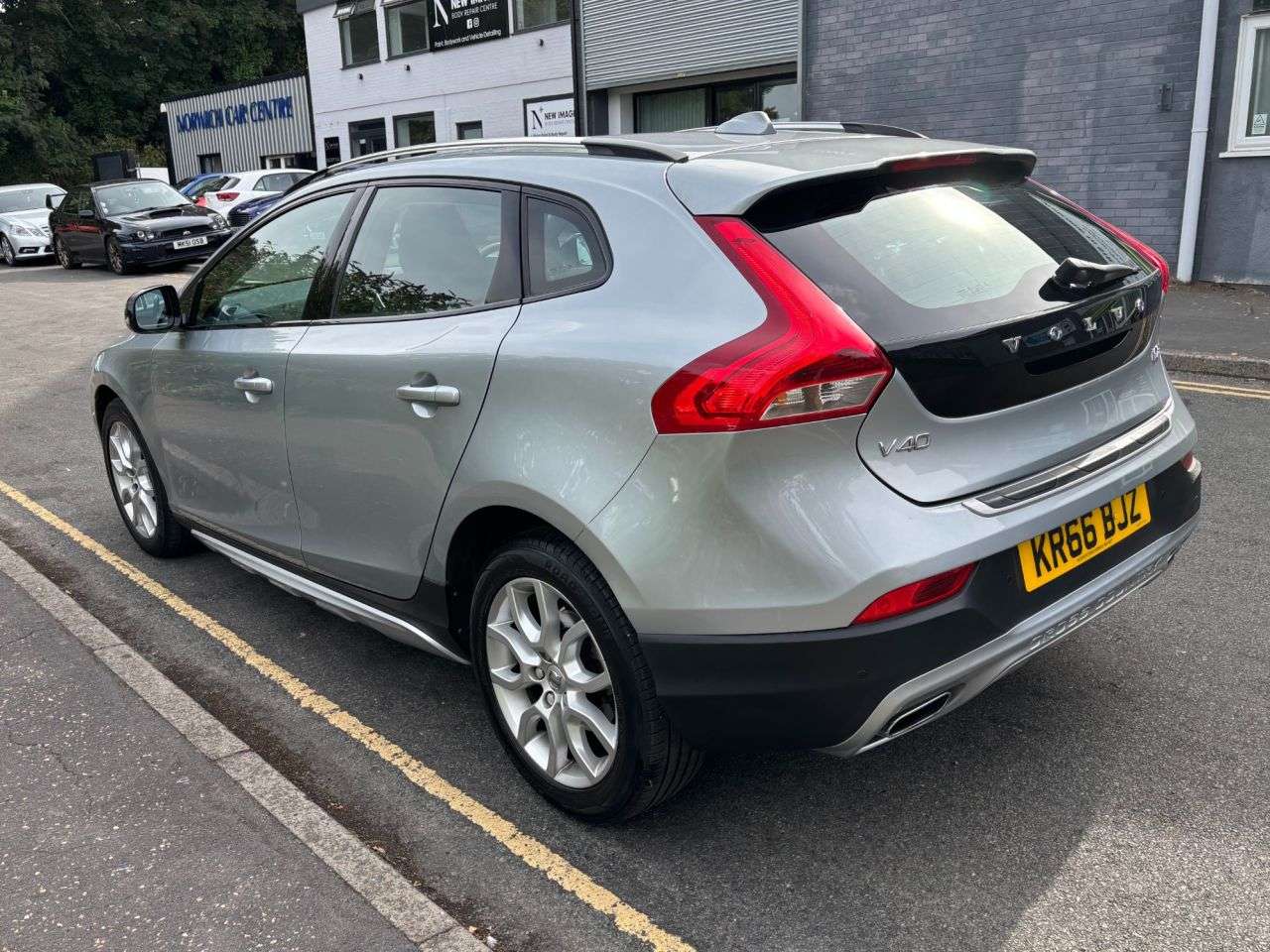 A 2016 VOLVO V40 CROSS COUNTRY 2.0 D2 Pro Hatchback 5dr Diesel Auto Euro 6 (s/s) (120 ps) CRUISE CONTROL S A 2016 VOLVO V40 CROSS COUNTRY 2.0 D2 Pro Hatchback 5dr Diesel Auto Euro 6 (s/s) (120 ps) CRUISE CONTROL S