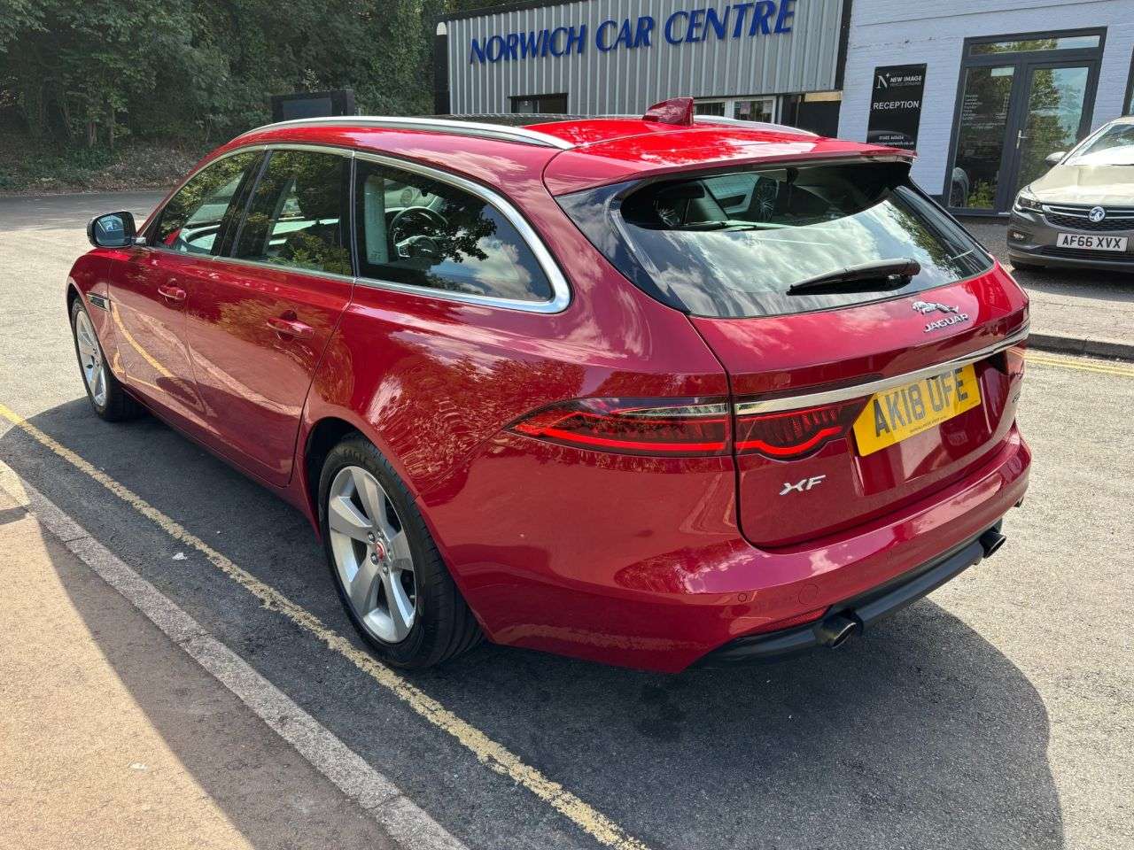 A 2018 JAGUAR XF 2.0i Portfolio Sportbrake 5dr Petrol Auto Euro 6 (s/s) (250 ps) SATNAV ENGI A 2018 JAGUAR XF 2.0i Portfolio Sportbrake 5dr Petrol Auto Euro 6 (s/s) (250 ps) SATNAV ENGI