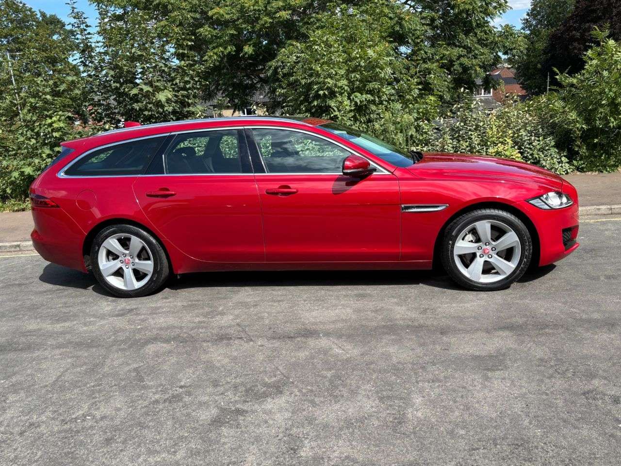A 2018 JAGUAR XF 2.0i Portfolio Sportbrake 5dr Petrol Auto Euro 6 (s/s) (250 ps) SATNAV ENGI A 2018 JAGUAR XF 2.0i Portfolio Sportbrake 5dr Petrol Auto Euro 6 (s/s) (250 ps) SATNAV ENGI