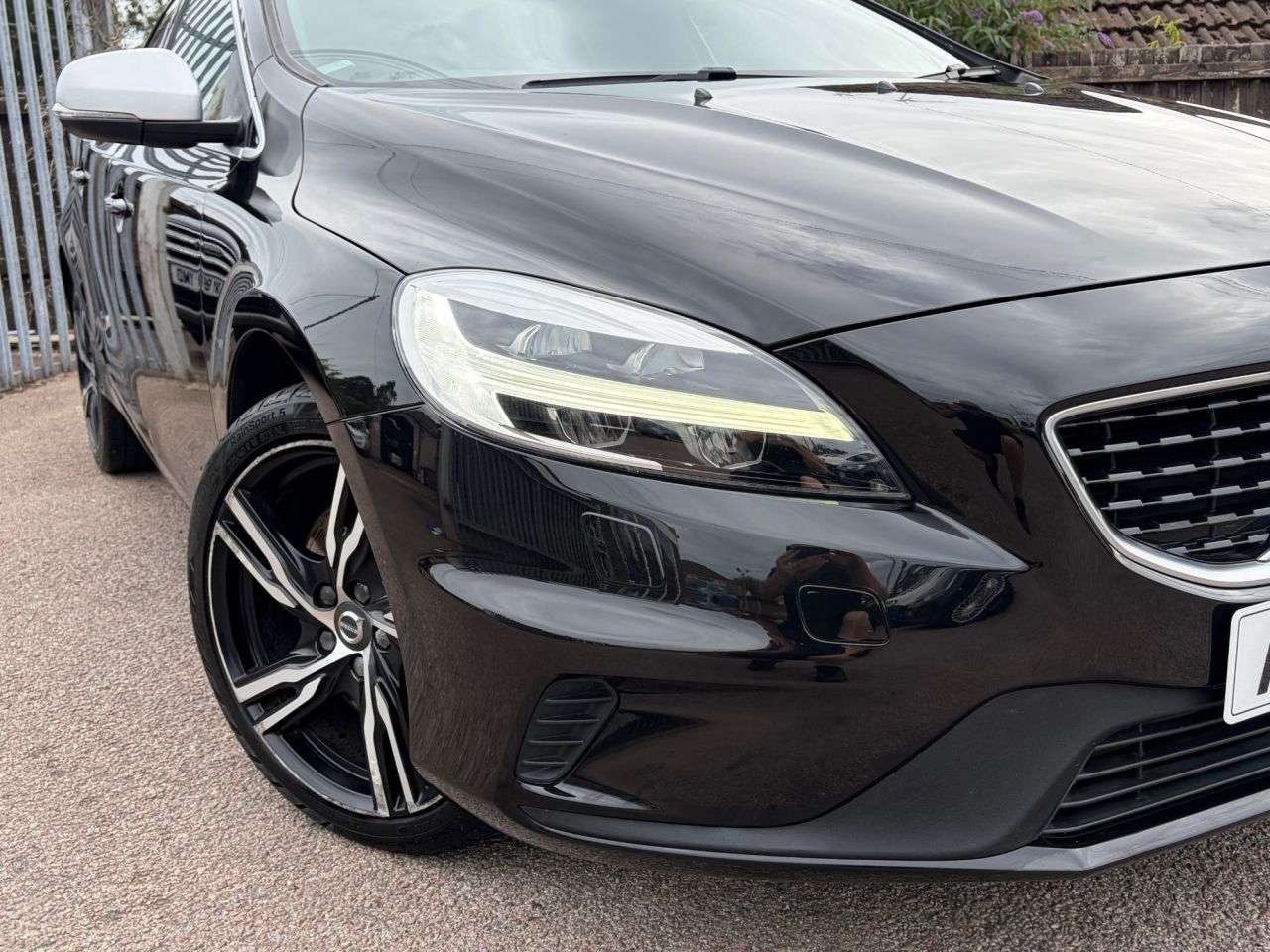 2017 VOLVO V40 2017 VOLVO V40