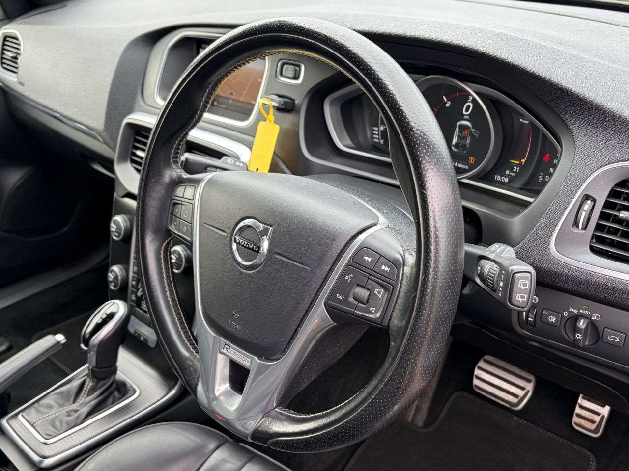 2017 VOLVO V40 2017 VOLVO V40