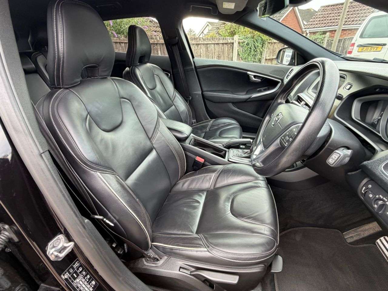 A 2017 VOLVO V40 2.0 D4 R-Design Pro Hatchback 5dr Diesel Auto Euro 6 (s/s) (190 ps) A 2017 VOLVO V40 2.0 D4 R-Design Pro Hatchback 5dr Diesel Auto Euro 6 (s/s) (190 ps)