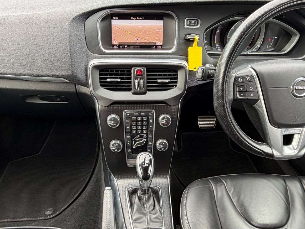 2017 VOLVO V40 2017 VOLVO V40