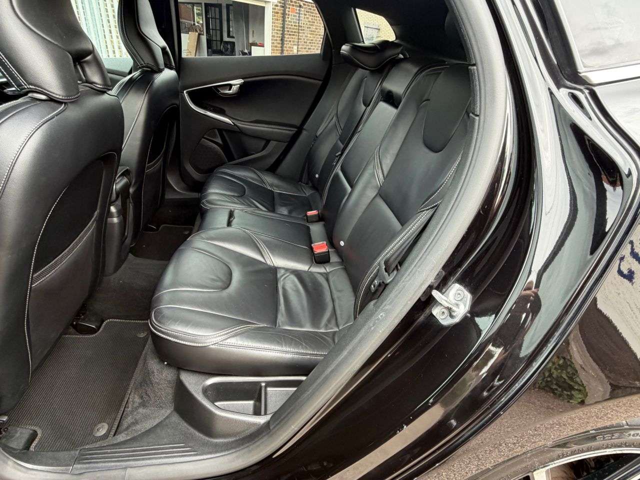2017 VOLVO V40 2017 VOLVO V40