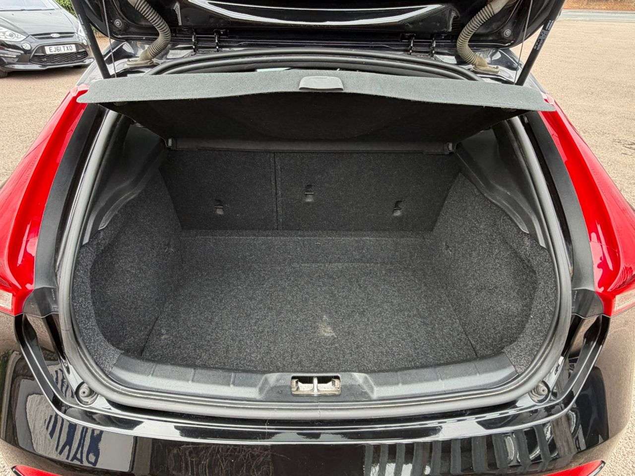 2017 VOLVO V40 2017 VOLVO V40