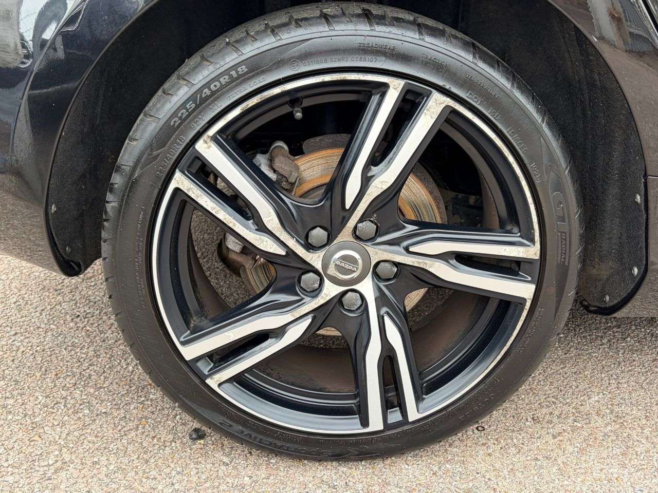 2017 VOLVO V40 2017 VOLVO V40