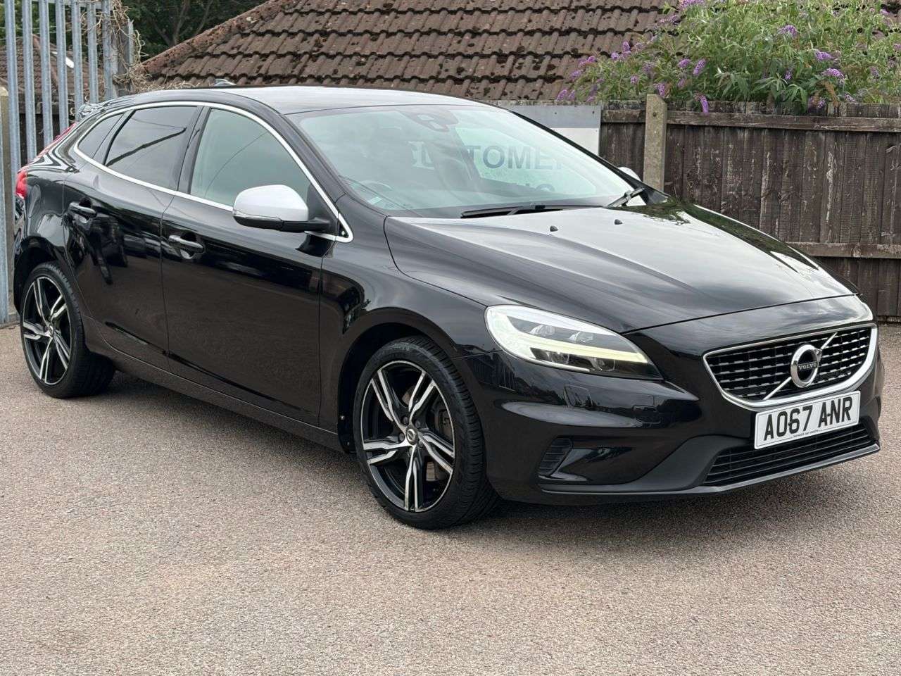 2017 VOLVO V40 2017 VOLVO V40