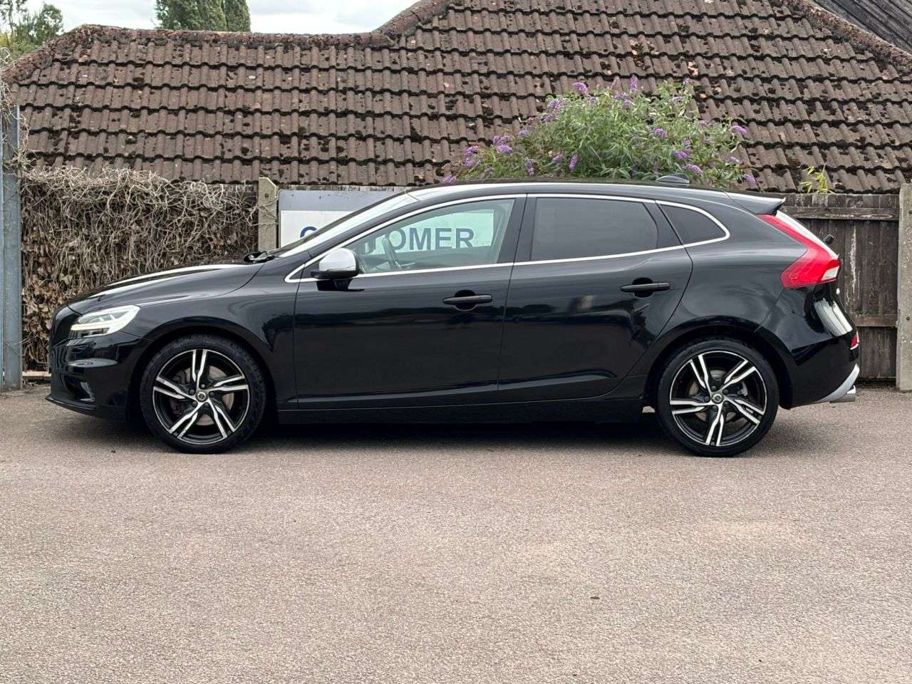 2017 VOLVO V40 2017 VOLVO V40