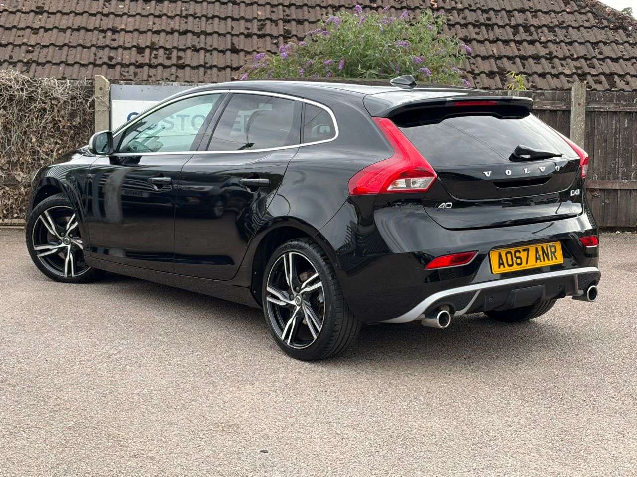 2017 VOLVO V40 2017 VOLVO V40