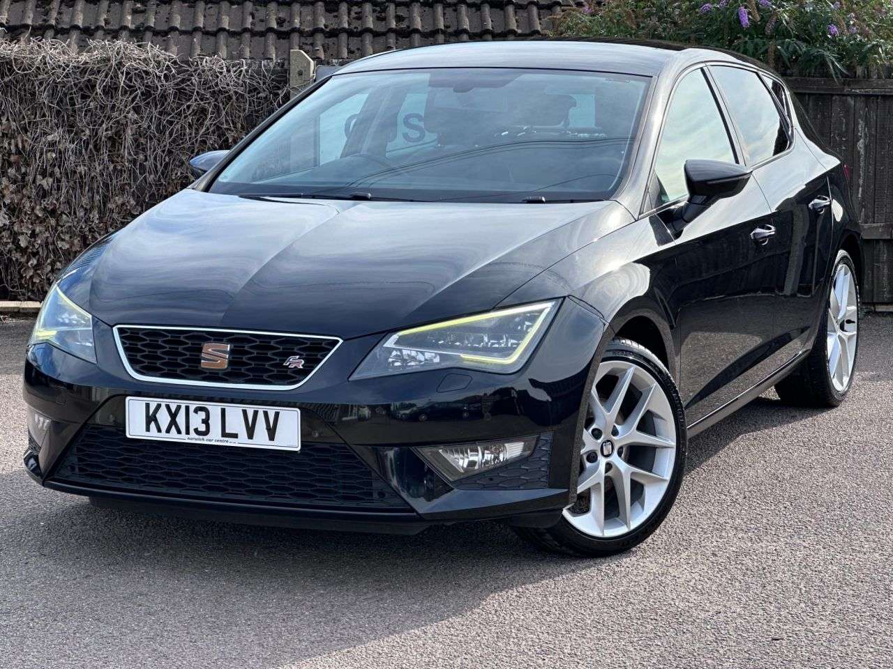 A 2013 SEAT LEON 2.0 TDI CR FR Hatchback 5dr Diesel Manual Euro 5 (s/s) (150 ps) A 2013 SEAT LEON 2.0 TDI CR FR Hatchback 5dr Diesel Manual Euro 5 (s/s) (150 ps)