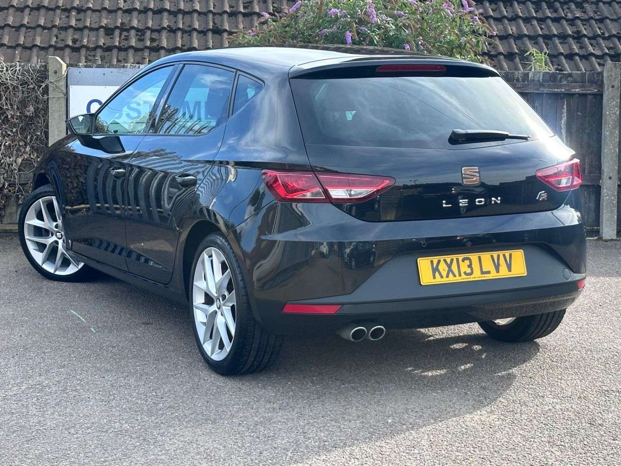 A 2013 SEAT LEON 2.0 TDI CR FR Hatchback 5dr Diesel Manual Euro 5 (s/s) (150 ps) A 2013 SEAT LEON 2.0 TDI CR FR Hatchback 5dr Diesel Manual Euro 5 (s/s) (150 ps)