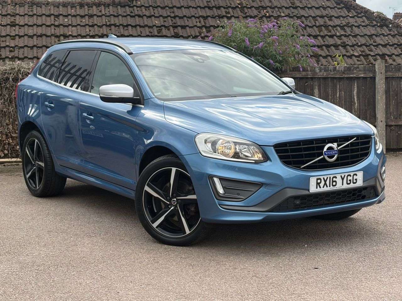 A 2016 VOLVO XC60 2.4 D4 R-Design Nav SUV 5dr Diesel Auto AWD Euro 6 (s/s) (190 ps) A 2016 VOLVO XC60 2.4 D4 R-Design Nav SUV 5dr Diesel Auto AWD Euro 6 (s/s) (190 ps)