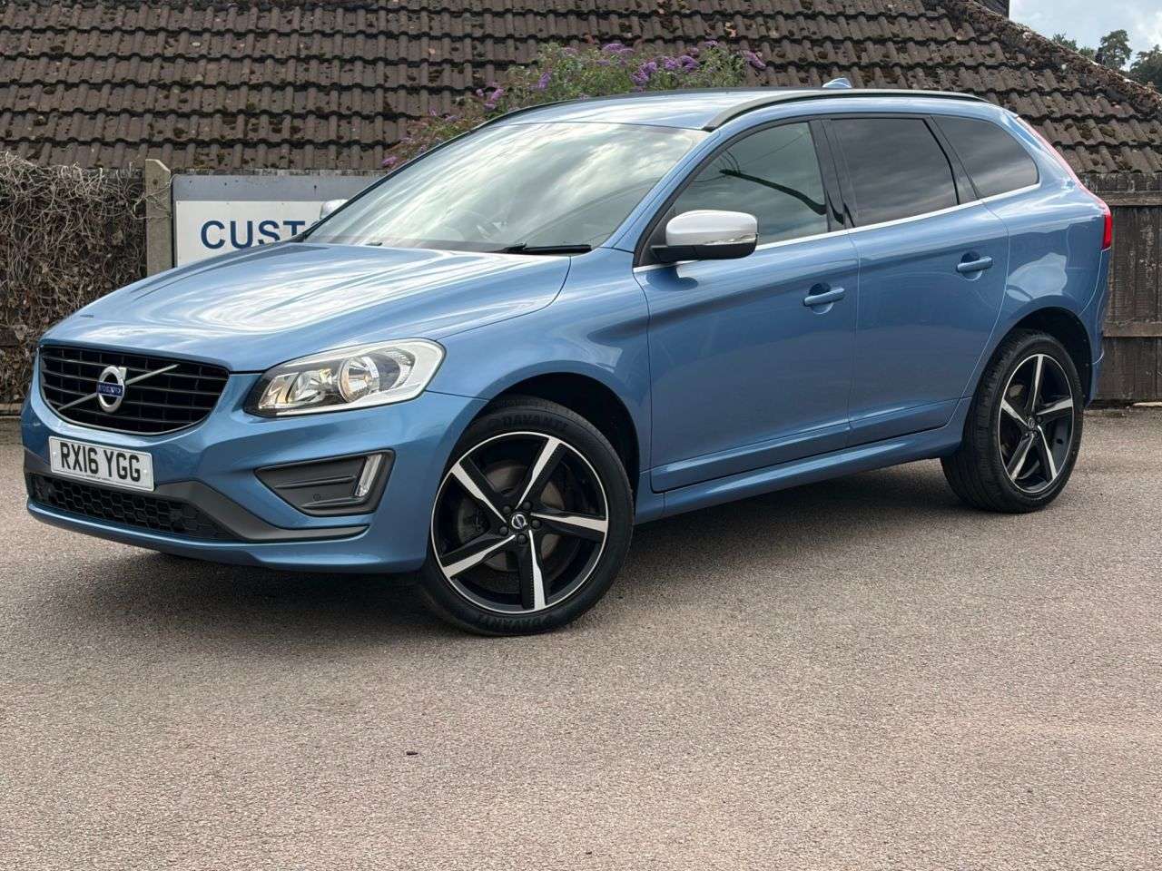A 2016 VOLVO XC60 2.4 D4 R-Design Nav SUV 5dr Diesel Auto AWD Euro 6 (s/s) (190 ps) A 2016 VOLVO XC60 2.4 D4 R-Design Nav SUV 5dr Diesel Auto AWD Euro 6 (s/s) (190 ps)