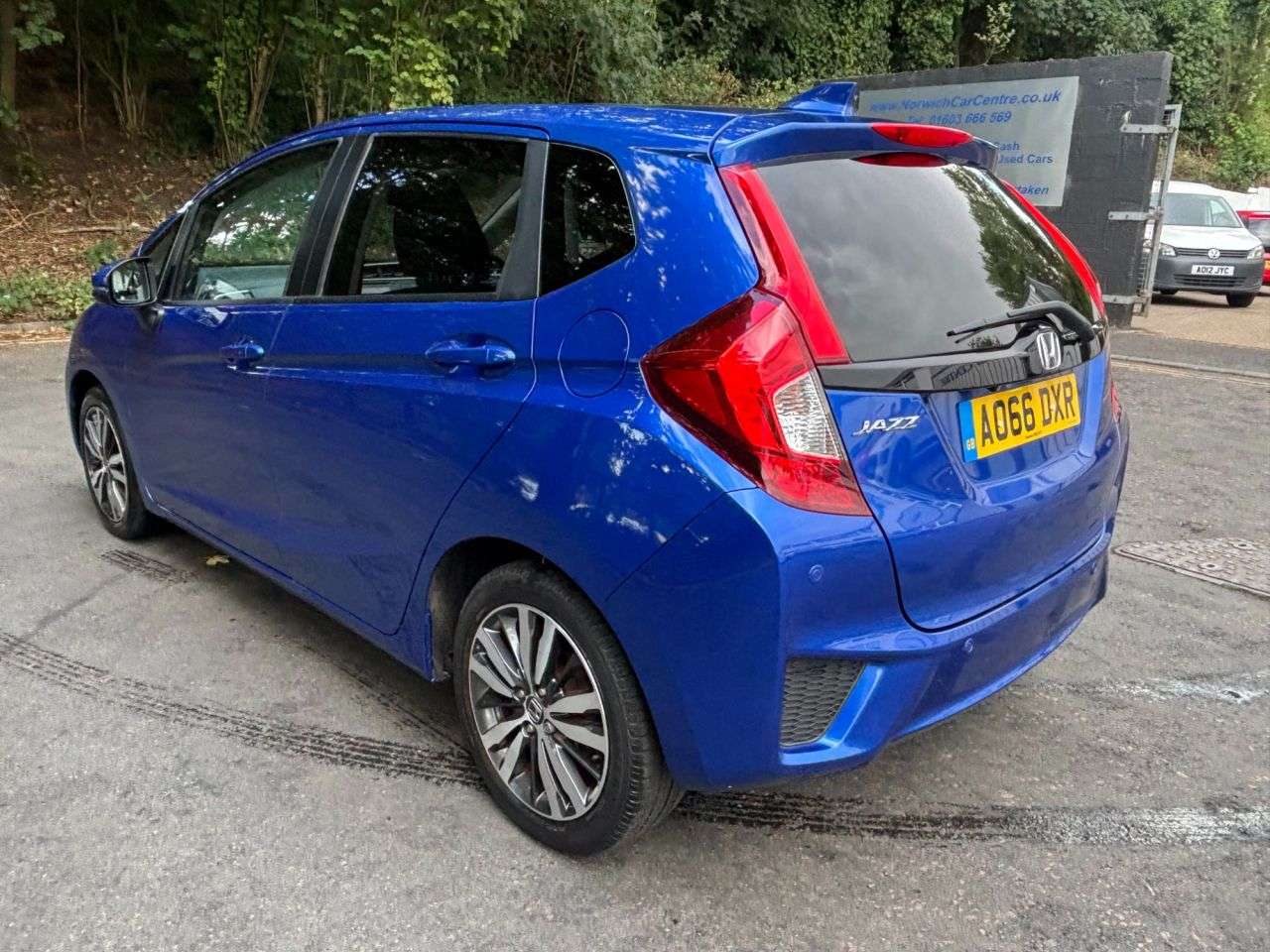 A 2016 HONDA JAZZ 1.3 i-VTEC EX Hatchback 5dr Petrol CVT Euro 6 (s/s) (102 ps) REVERSING CAME A 2016 HONDA JAZZ 1.3 i-VTEC EX Hatchback 5dr Petrol CVT Euro 6 (s/s) (102 ps) REVERSING CAME