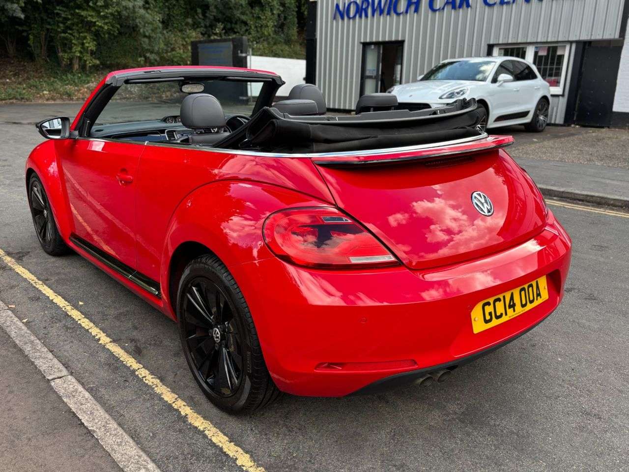 A 2014 VOLKSWAGEN BEETLE 2.0 TDI Sport Cabriolet 2dr Diesel DSG Euro 5 (140 ps) FENDER MUSIC UPGRADE A 2014 VOLKSWAGEN BEETLE 2.0 TDI Sport Cabriolet 2dr Diesel DSG Euro 5 (140 ps) FENDER MUSIC UPGRADE