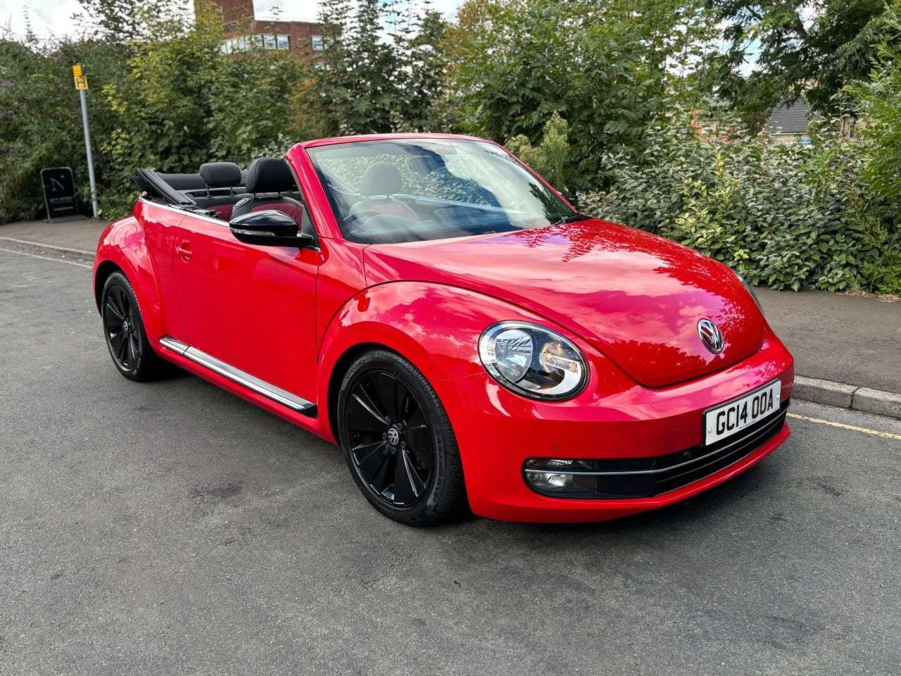 A 2014 VOLKSWAGEN BEETLE 2.0 TDI Sport Cabriolet 2dr Diesel DSG Euro 5 (140 ps) FENDER MUSIC UPGRADE A 2014 VOLKSWAGEN BEETLE 2.0 TDI Sport Cabriolet 2dr Diesel DSG Euro 5 (140 ps) FENDER MUSIC UPGRADE