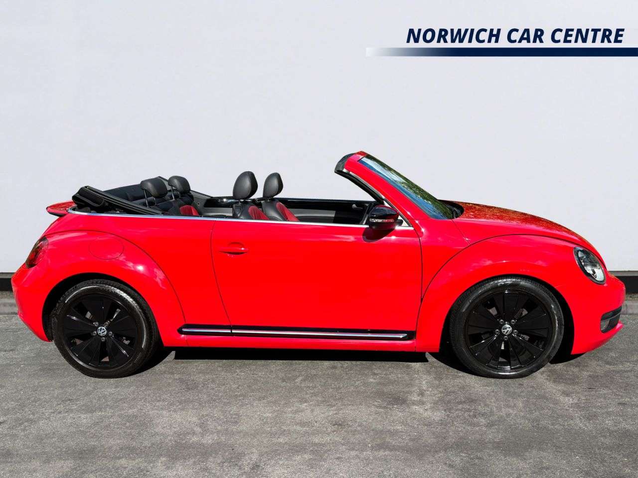 A 2014 VOLKSWAGEN BEETLE 2.0 TDI Sport Cabriolet 2dr Diesel DSG Euro 5 (140 ps) FENDER MUSIC UPGRADE A 2014 VOLKSWAGEN BEETLE 2.0 TDI Sport Cabriolet 2dr Diesel DSG Euro 5 (140 ps) FENDER MUSIC UPGRADE