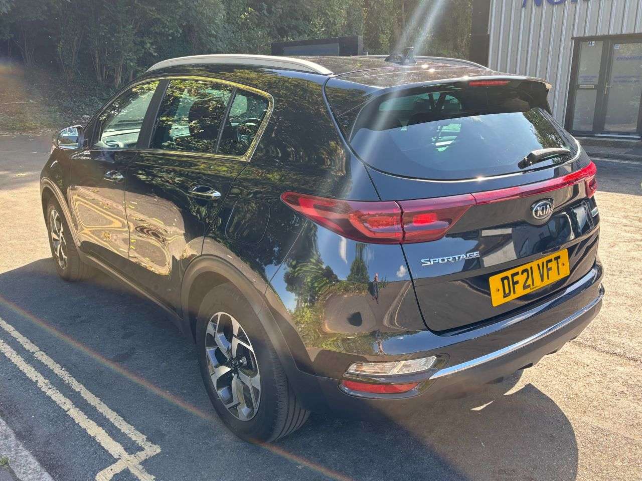 A 2021 KIA SPORTAGE 1.6 CRDi MHEV 2 SUV 5dr Diesel Hybrid DCT Euro 6 (s/s) (134 bhp) REVERSING A 2021 KIA SPORTAGE 1.6 CRDi MHEV 2 SUV 5dr Diesel Hybrid DCT Euro 6 (s/s) (134 bhp) REVERSING