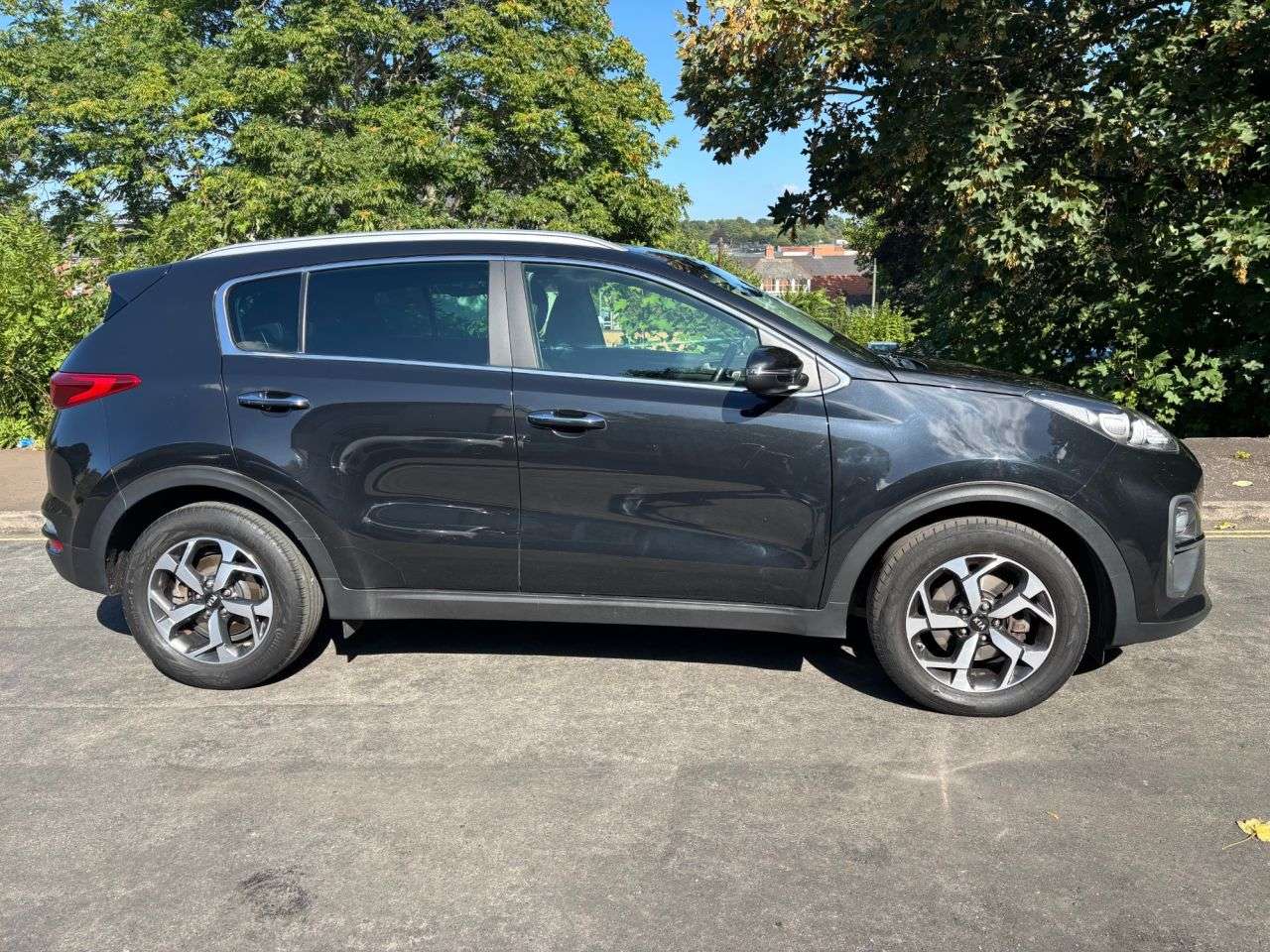 A 2021 KIA SPORTAGE 1.6 CRDi MHEV 2 SUV 5dr Diesel Hybrid DCT Euro 6 (s/s) (134 bhp) REVERSING A 2021 KIA SPORTAGE 1.6 CRDi MHEV 2 SUV 5dr Diesel Hybrid DCT Euro 6 (s/s) (134 bhp) REVERSING