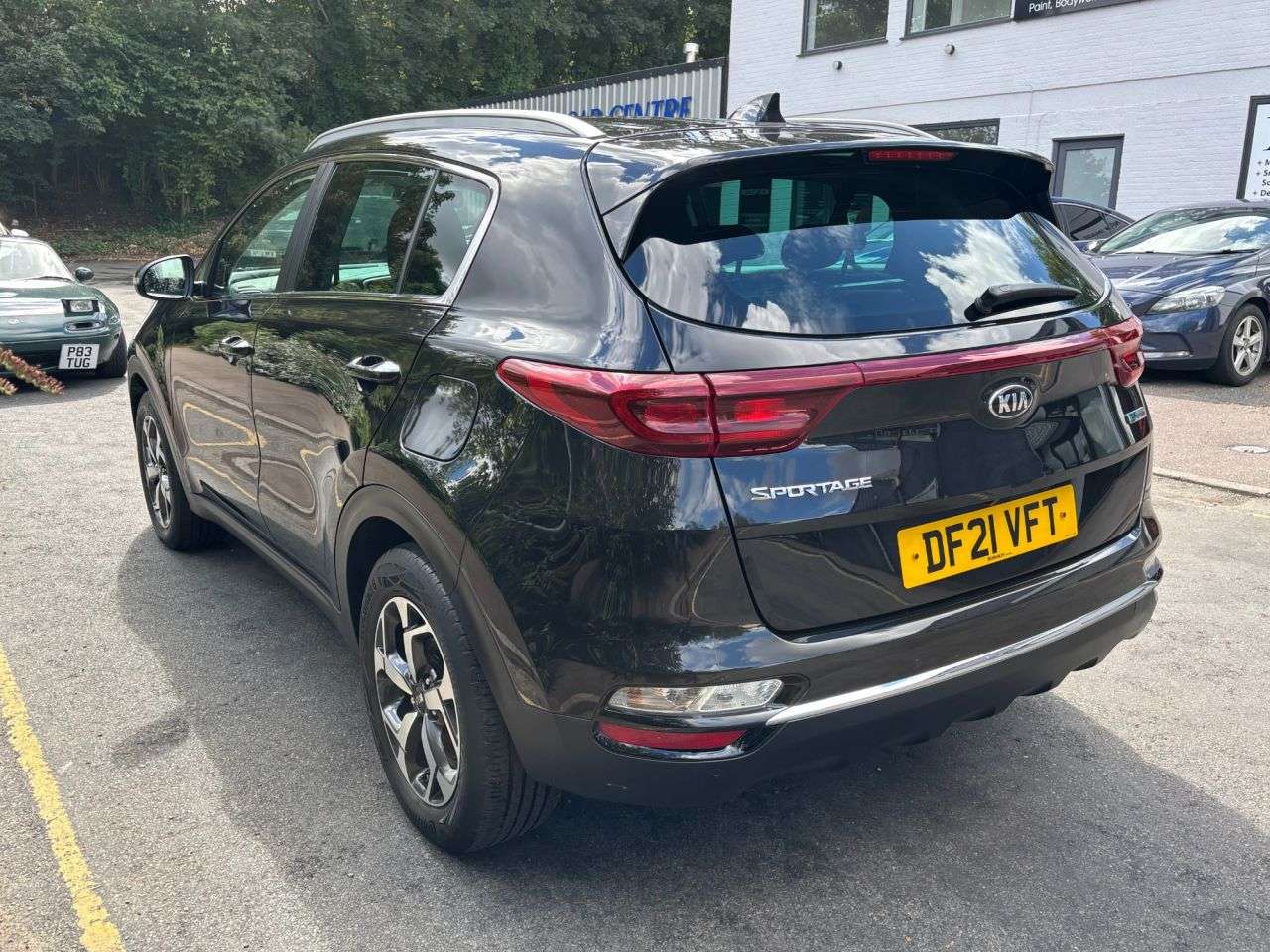 A 2021 KIA SPORTAGE 1.6 CRDi MHEV 2 SUV 5dr Diesel Hybrid DCT Euro 6 (s/s) (134 bhp) REVERSING A 2021 KIA SPORTAGE 1.6 CRDi MHEV 2 SUV 5dr Diesel Hybrid DCT Euro 6 (s/s) (134 bhp) REVERSING