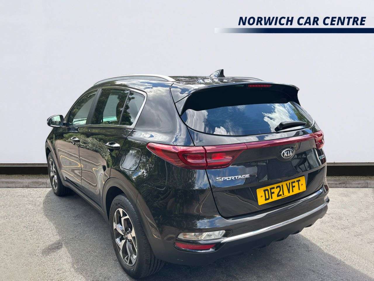A 2021 KIA SPORTAGE 1.6 CRDi MHEV 2 SUV 5dr Diesel Hybrid DCT Euro 6 (s/s) (134 bhp) REVERSING A 2021 KIA SPORTAGE 1.6 CRDi MHEV 2 SUV 5dr Diesel Hybrid DCT Euro 6 (s/s) (134 bhp) REVERSING