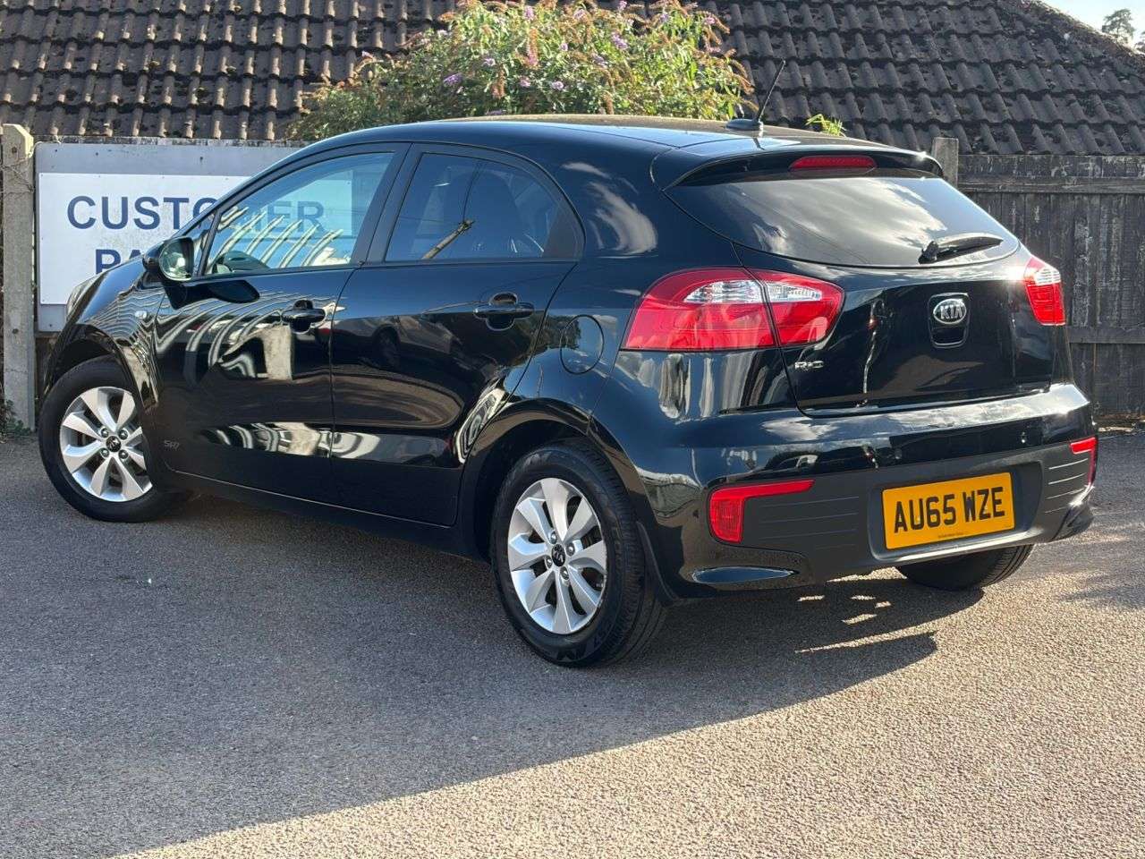 A 2015 KIA RIO 1.25 SR7 Hatchback 5dr Petrol Manual Euro 6 (84 bhp) A 2015 KIA RIO 1.25 SR7 Hatchback 5dr Petrol Manual Euro 6 (84 bhp)