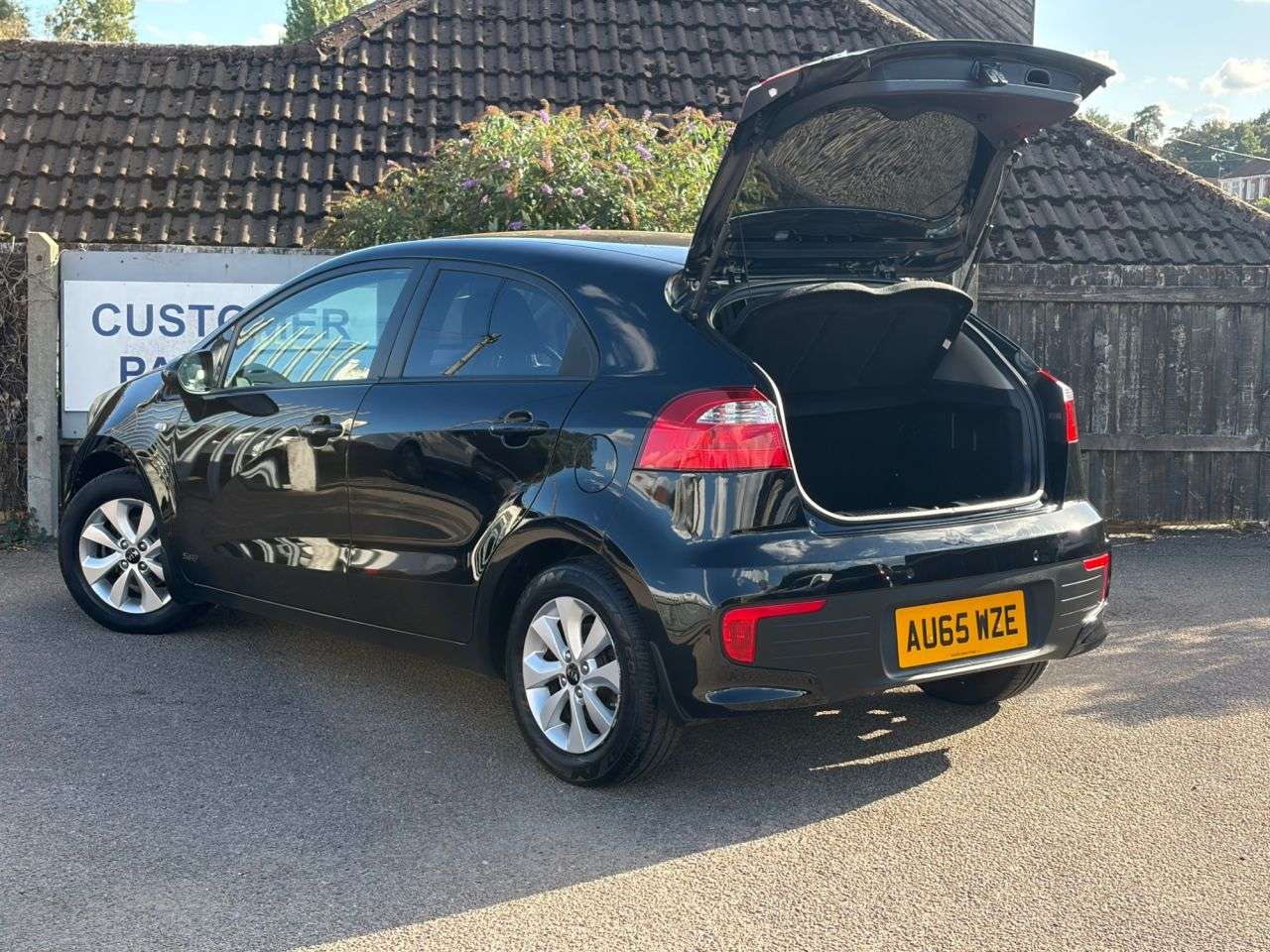 A 2015 KIA RIO 1.25 SR7 Hatchback 5dr Petrol Manual Euro 6 (84 bhp) A 2015 KIA RIO 1.25 SR7 Hatchback 5dr Petrol Manual Euro 6 (84 bhp)